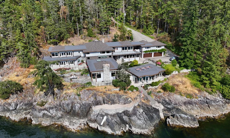 11579 Sunshine Coast Highway