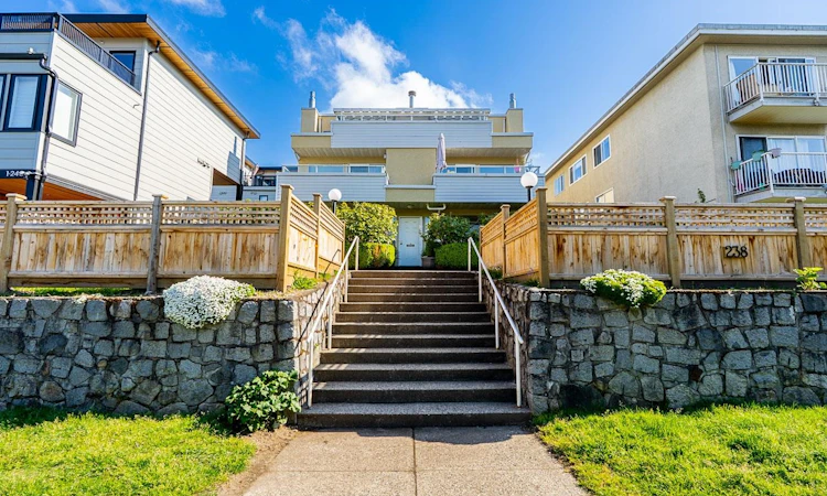 238 W 4th Street