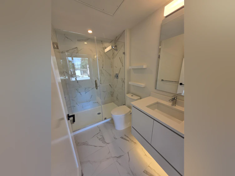 203-8398 Oak Street, Vancouver, BC, V6P 0L9 - 8