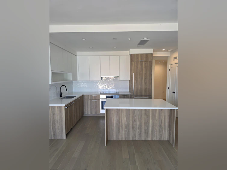 203-8398 Oak Street, Vancouver, BC, V6P 0L9 - 3