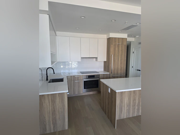 203-8398 Oak Street, Vancouver, BC, V6P 0L9 - 2