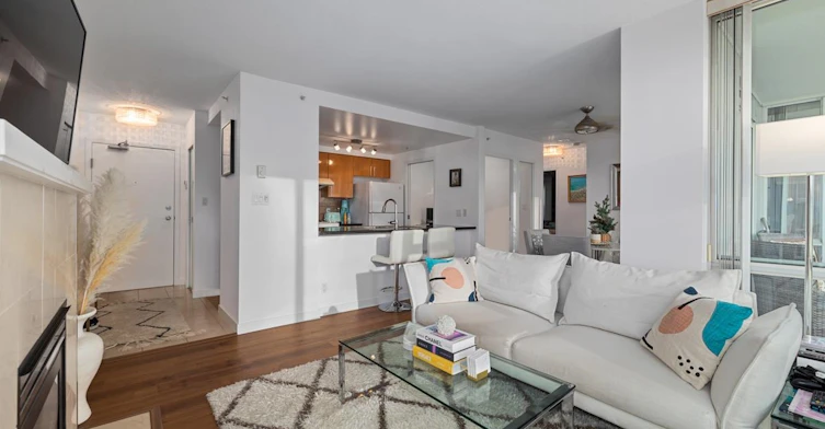 2201-1077 Marinaside Crescent, Vancouver, BC, V6Z 2Z5 - 3