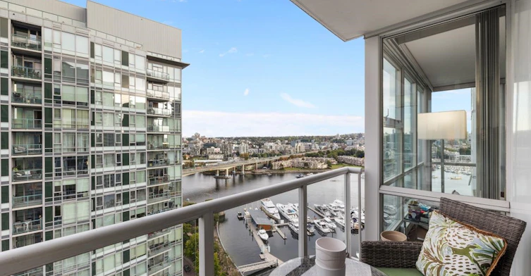 2201-1077 Marinaside Crescent, Vancouver, BC, V6Z 2Z5 - 13