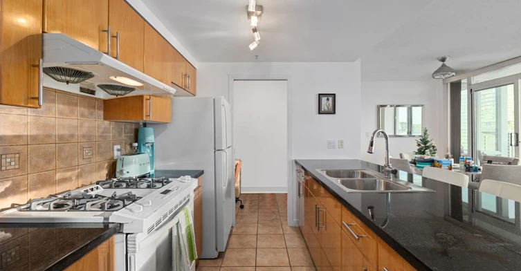 2201-1077 Marinaside Crescent, Vancouver, BC, V6Z 2Z5 - 12