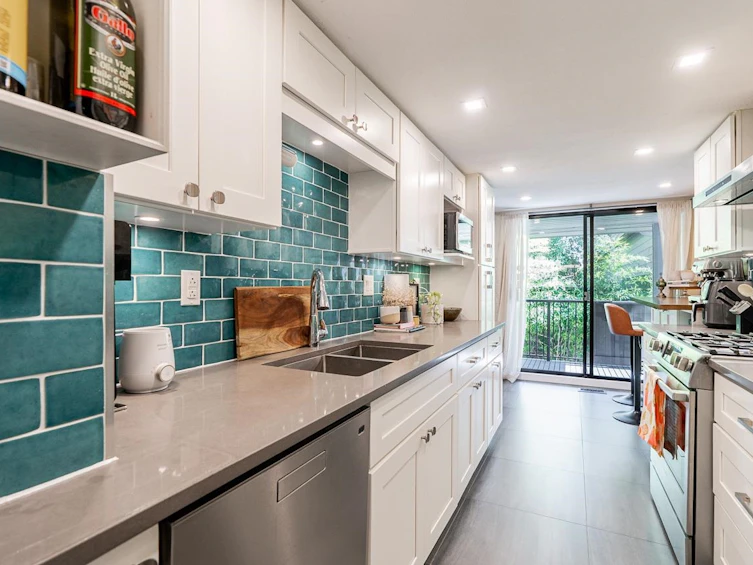 11-3350 Rosemont Drive, Vancouver, BC, V5S 2C9 - 11