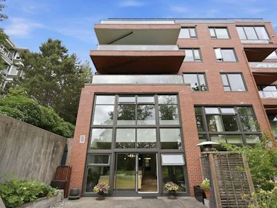 101-1350 View Crescent - 2