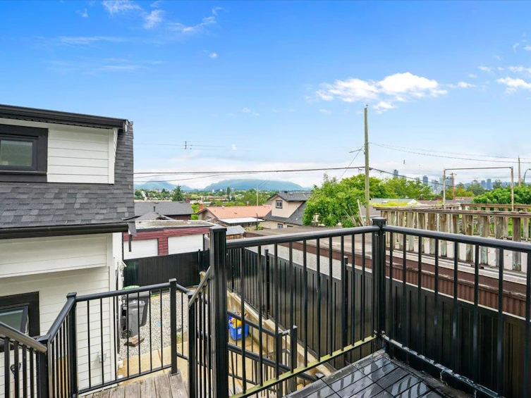3179 E 16th Avenue, Vancouver, BC, V5M 2M7 - 37
