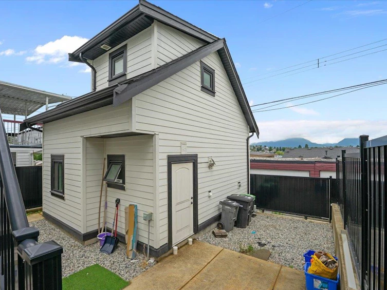 3179 E 16th Avenue, Vancouver, BC, V5M 2M7 - 36
