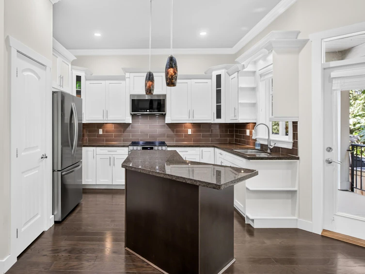 8266 211 Street, Langley, BC, V2Y 0E4 - 8