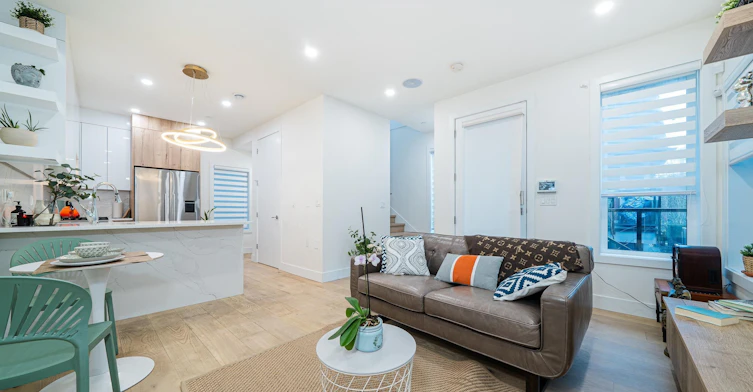 1-369 E16th Ave, Vancouver, BC, V5T 2T7