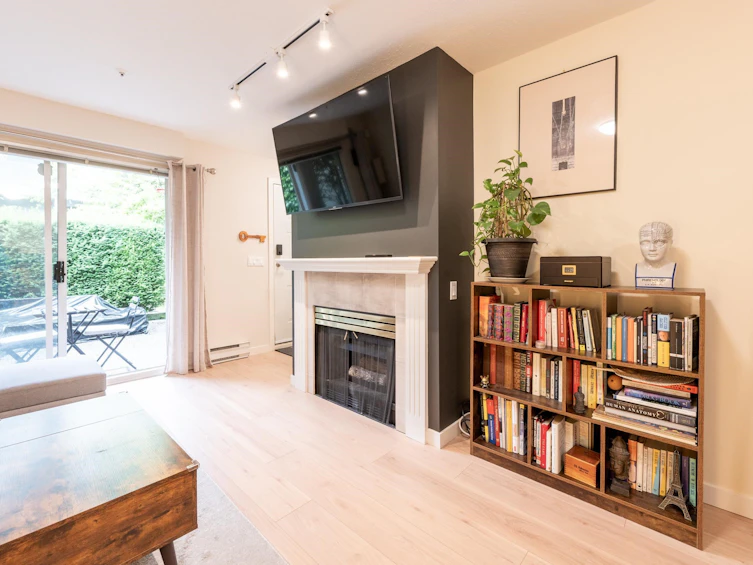 1-1386 W 6th Avenue, Vancouver, BC, V6H 1A7 - 2