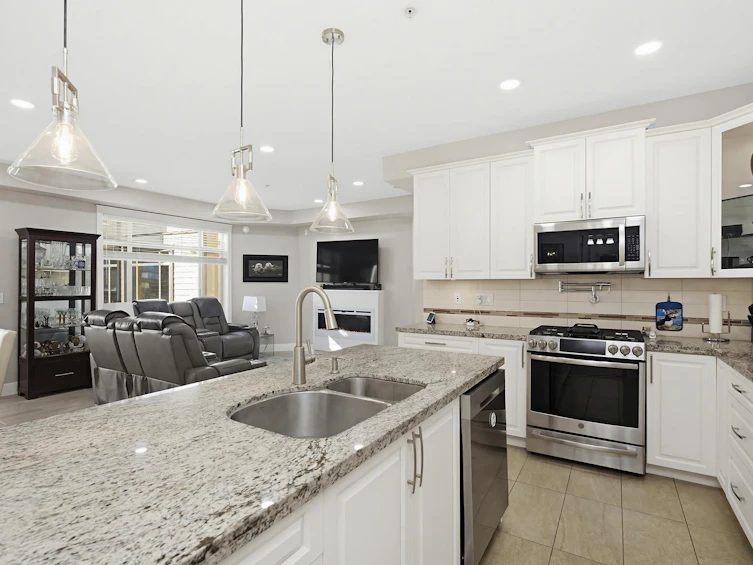 401-32445 Simon Avenue, Abbotsford, BC, V2T 0G7 - 4
