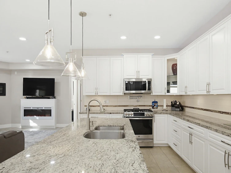 401-32445 Simon Avenue, Abbotsford, BC, V2T 0G7 - 5