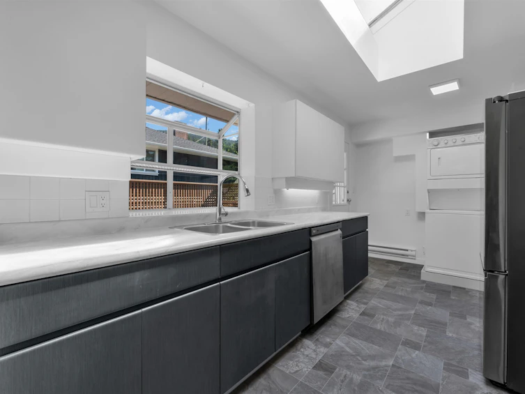 330 W Braemar Road, North Vancouver, BC, V7N 2T5 - 11