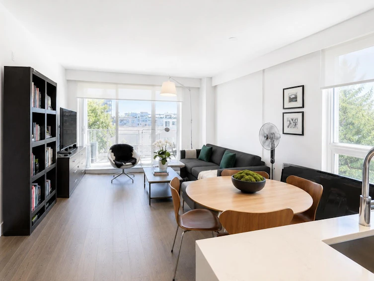 304-5693 Elizabeth Street, Vancouver, BC, V5Y 3K1 - 3