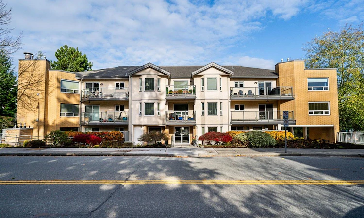 212-15255 18 Avenue