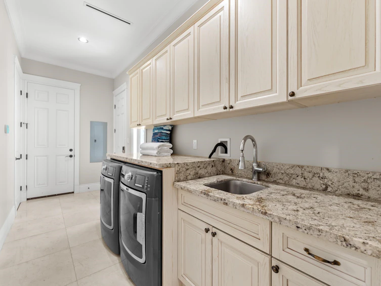 8651 Williams Road, Richmond, BC, V7A 1G7 - 16