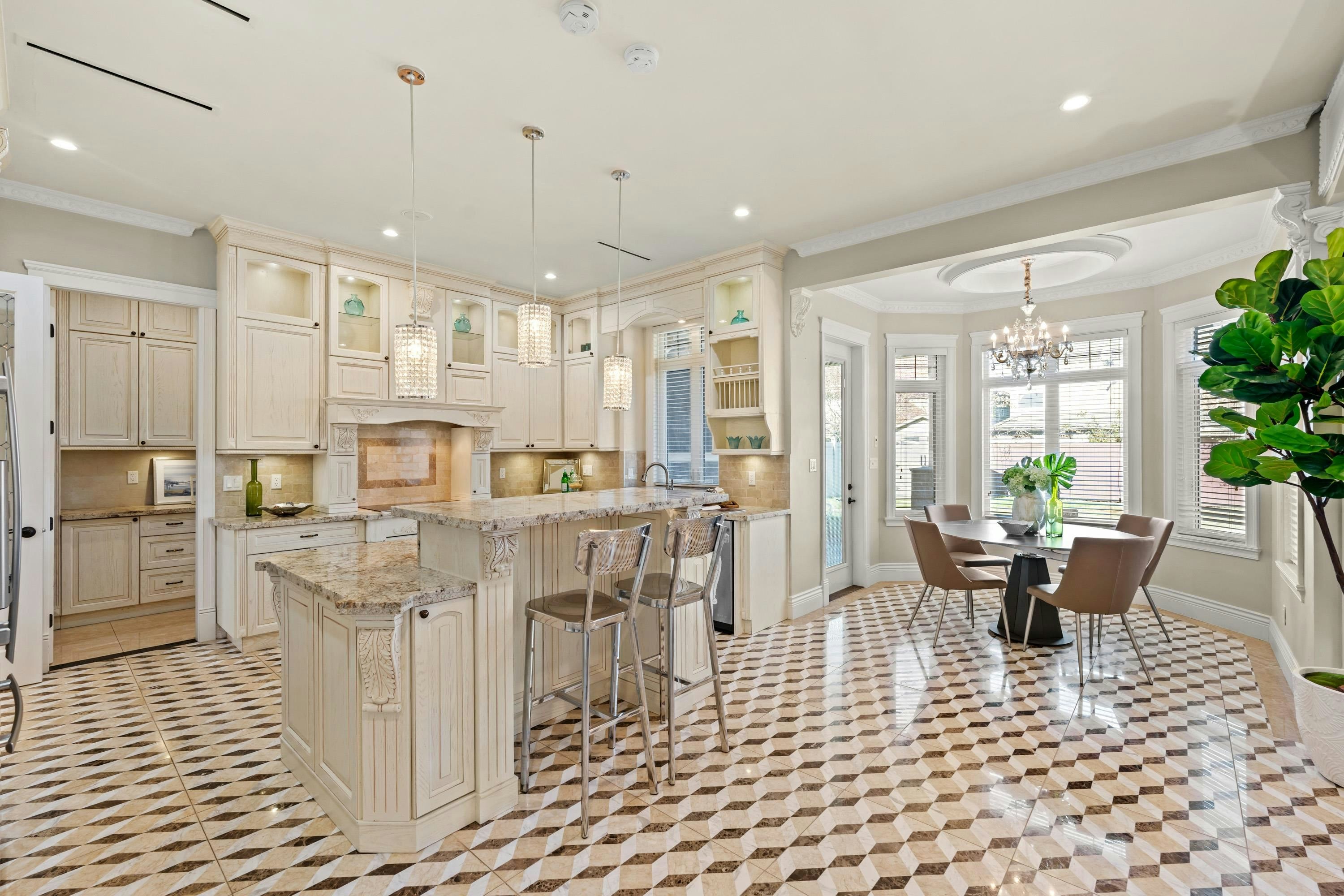 8651 Williams Road, Richmond, BC, V7A 1G7 - 8