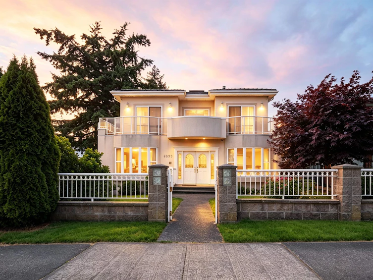 6899 Fleming Street, Vancouver, BC, V5P 3H4