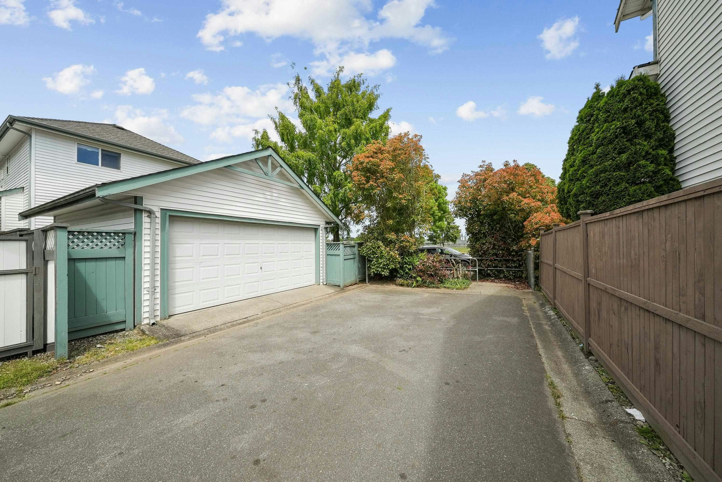 18568 64b Avenue, Surrey, BC, V3S 8S9 - 20