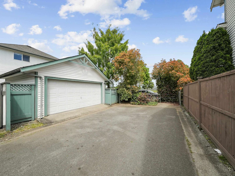 18568 64b Avenue, Surrey, BC, V3S 8S9 - 20