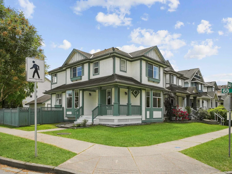 18568 64b Avenue, Surrey, BC, V3S 8S9