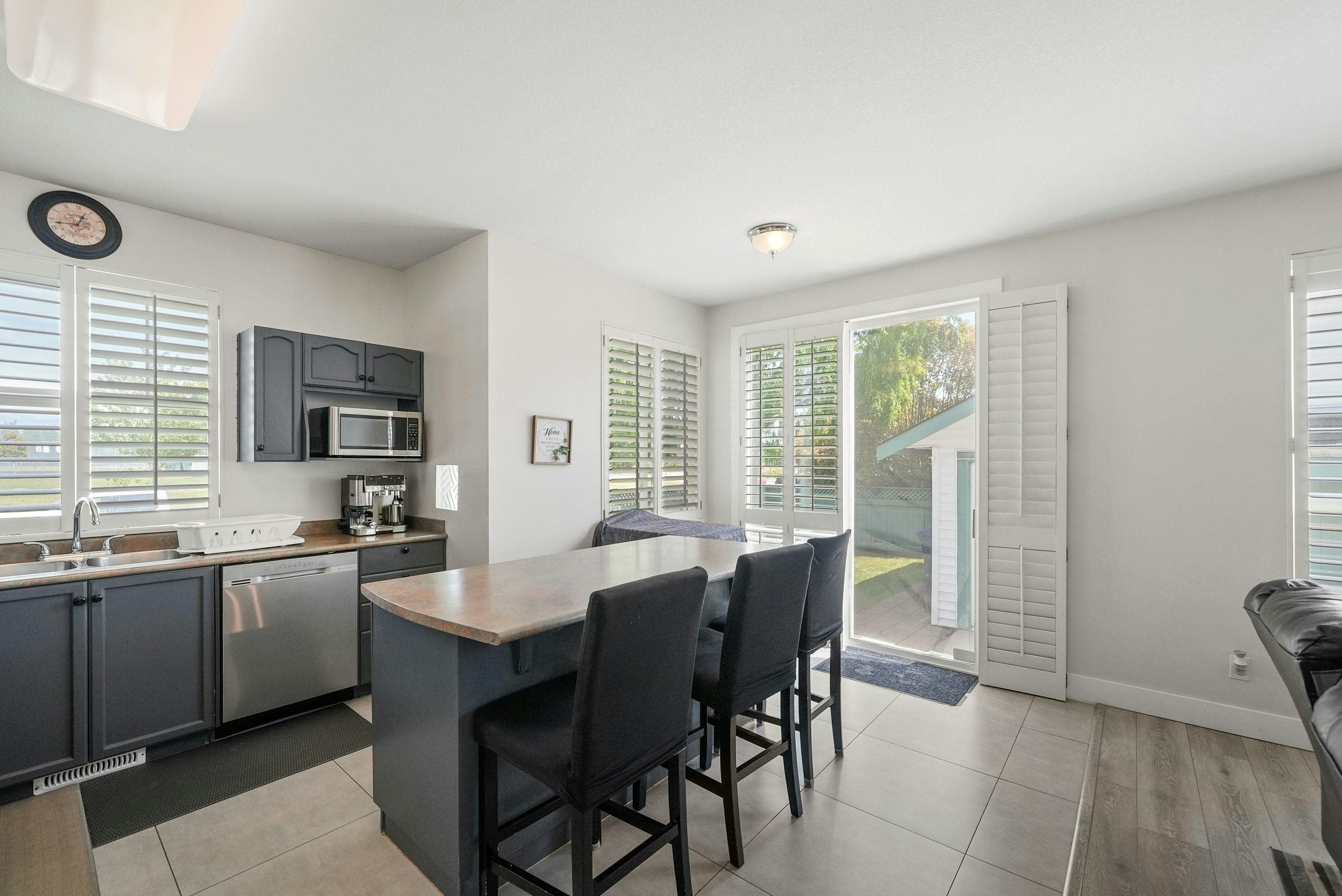 18568 64b Avenue, Surrey, BC, V3S 8S9 - 8