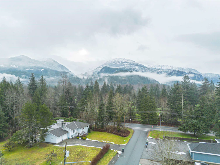 40127 Kalodon Road, Squamish, BC, V0N 1T0 - 16