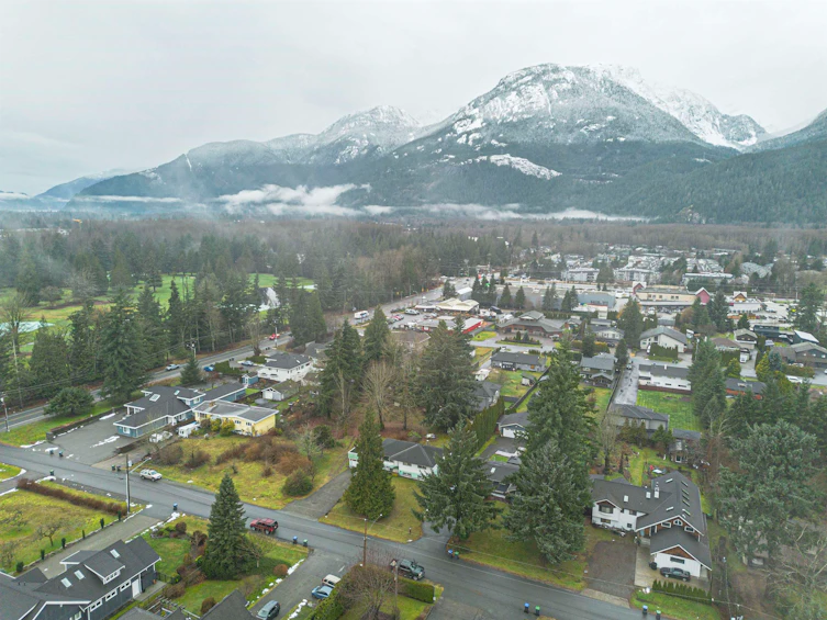 40127 Kalodon Road, Squamish, BC, V0N 1T0 - 18