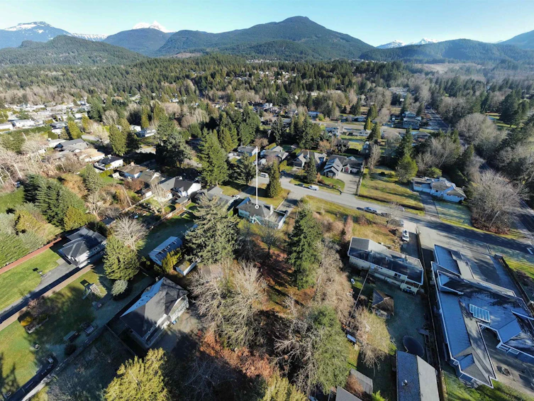 40127 Kalodon Road, Squamish, BC, V0N 1T0 - 11