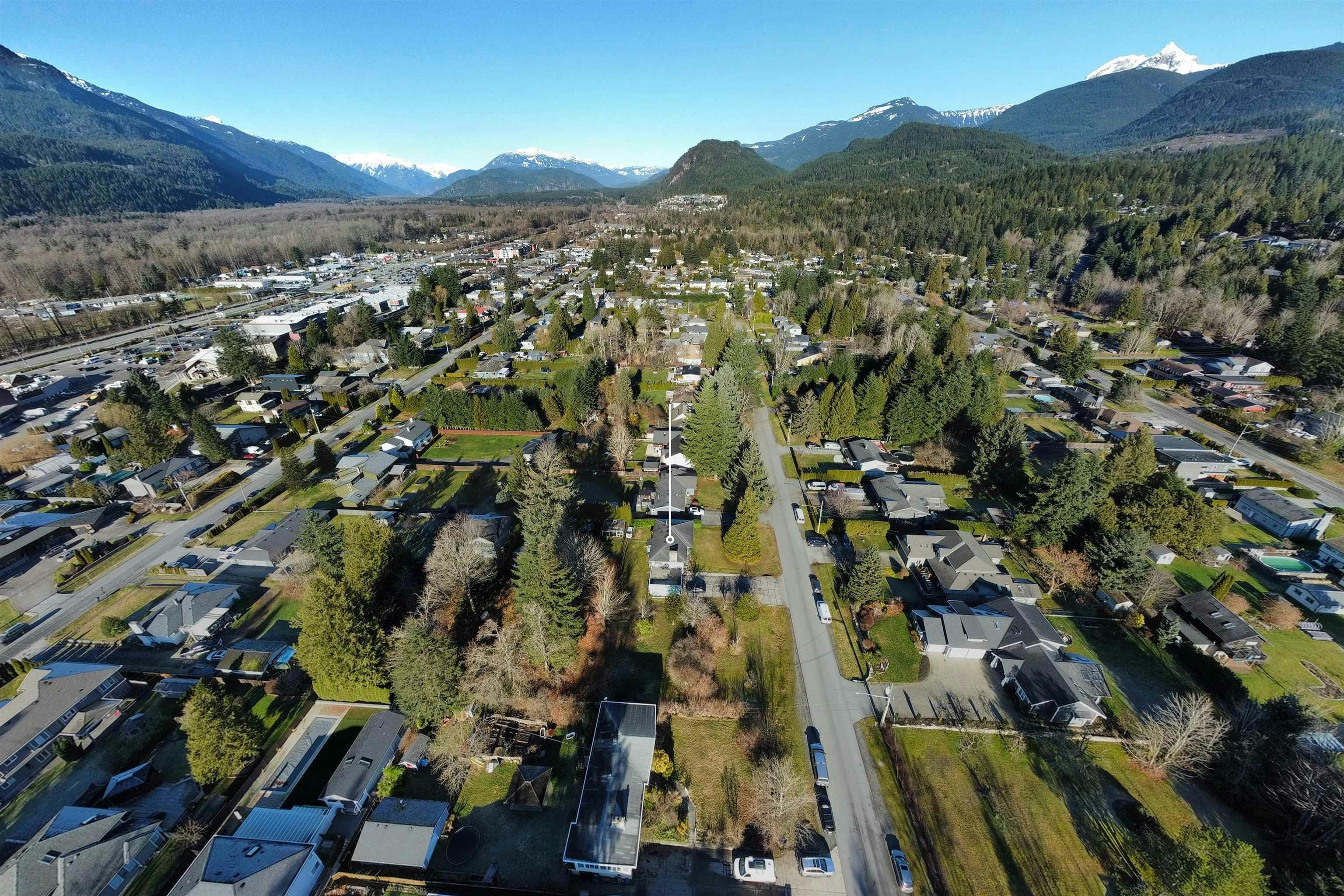 40127 Kalodon Road, Squamish, BC, V0N 1T0 - 13