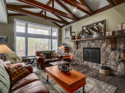 8760 Fairdell Crescent - 4