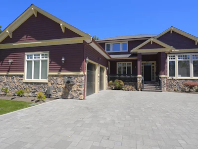 8760 Fairdell Crescent - 2