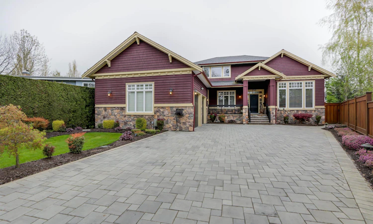 8760 Fairdell Crescent