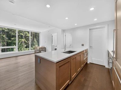 906-5629 Birney Avenue - 5