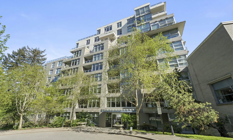 605-9262 University Crescent