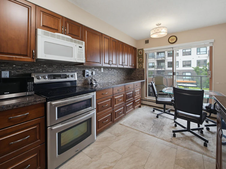 202-612 Fifth Avenue, New Westminster, BC, V3M 1X5 - 5