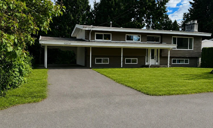 32630 Willingdon Crescent