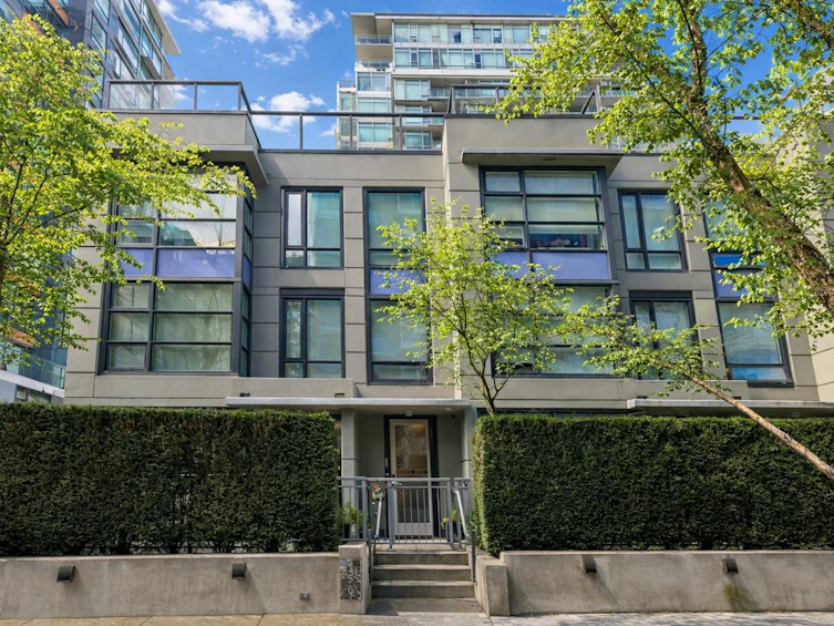 156 W 1st Avenue, Vancouver, BC, V5Y 0H6 - 2