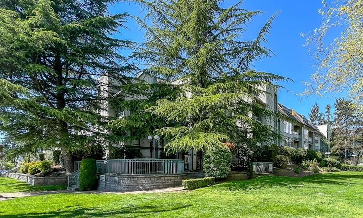 107-2925 Glen Drive