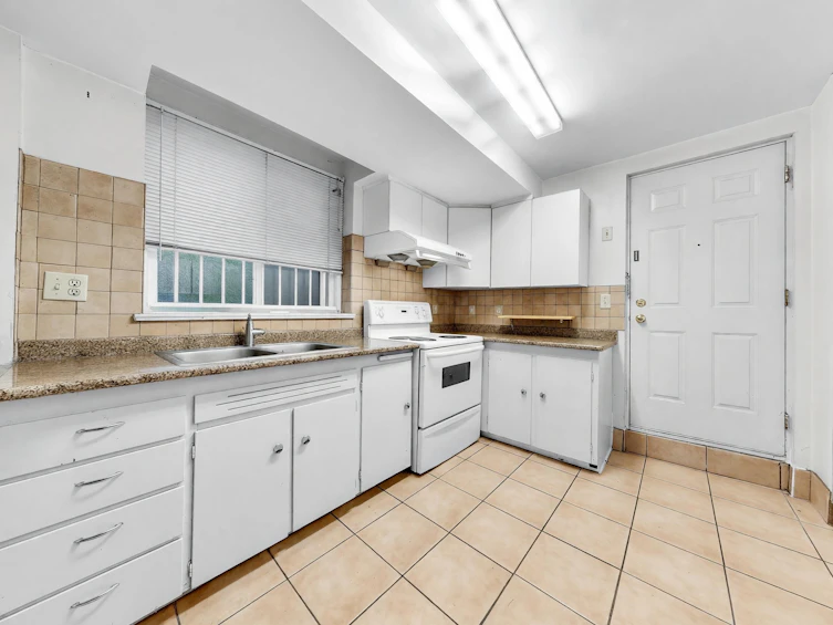 2514 E 27th Avenue, Vancouver, BC, V5R 1N1 - 18