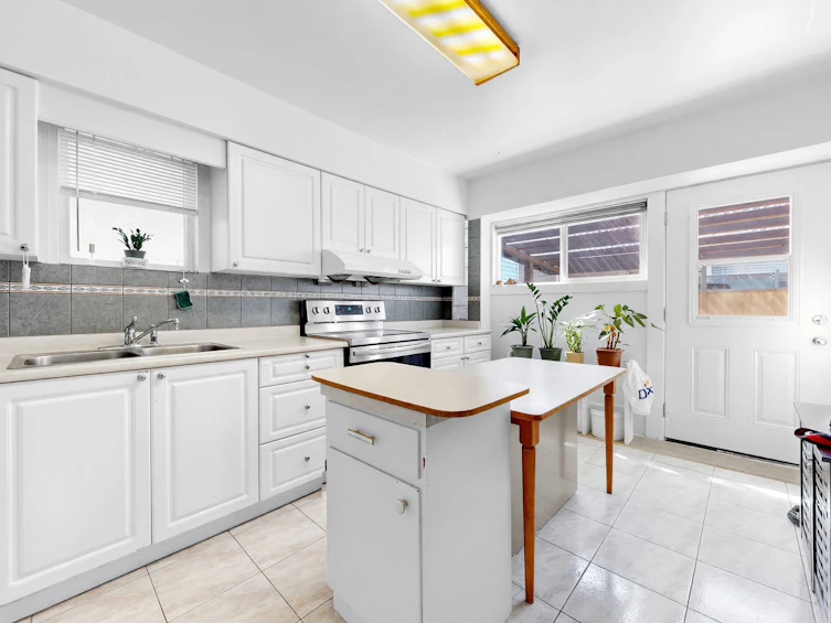 2514 E 27th Avenue, Vancouver, BC, V5R 1N1 - 9