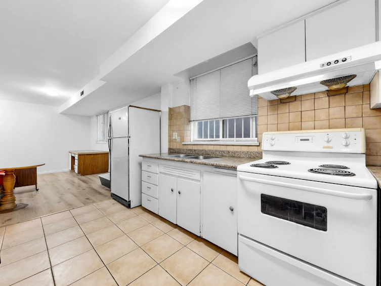 2514 E 27th Avenue, Vancouver, BC, V5R 1N1 - 19