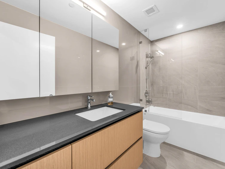 601-7977 Lansdowne Road, Richmond, BC, V6X 0X5 - 7