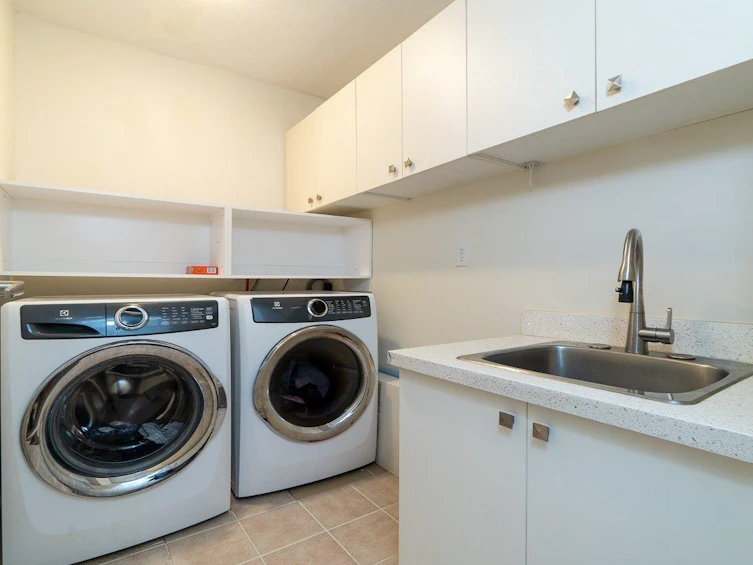 2688 W 19th Avenue, Vancouver, BC, V6L 1C9 - 6
