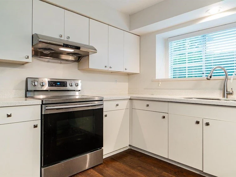 2688 W 19th Avenue, Vancouver, BC, V6L 1C9 - 4