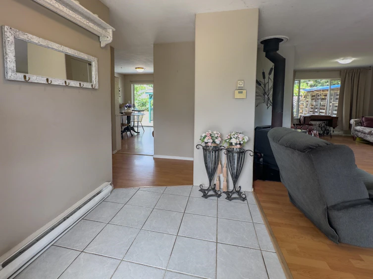 5461 Carnaby Place, Sechelt, BC, V0N 3A7 - 5