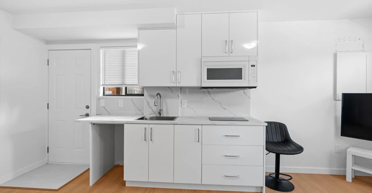 Studio-3XXX St. Andrews Avenue, North Vancouver, BC, V7N 2A3 - 3