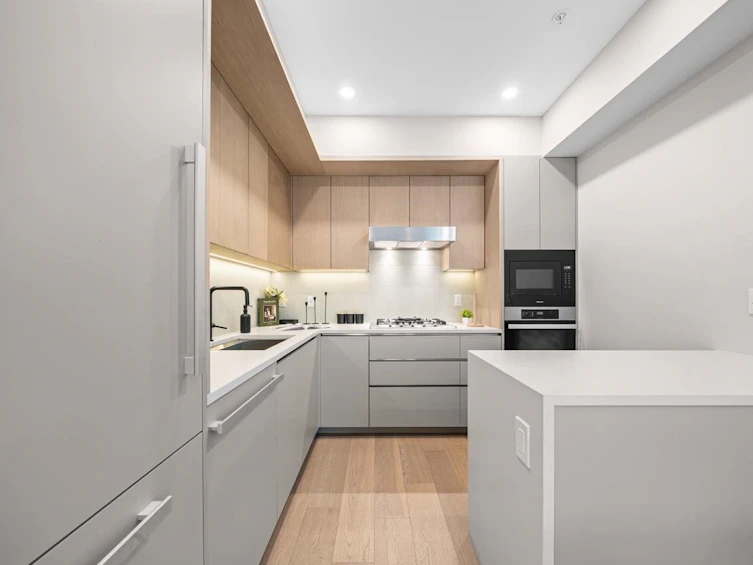 130 W Woodstock Avenue, Vancouver, BC, V5Y 0P4 - 5