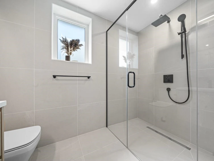 130 W Woodstock Avenue, Vancouver, BC, V5Y 0P4 - 23